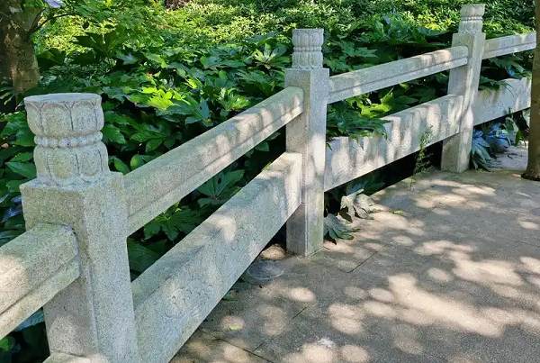 廊坊市大连花岗岩栏杆和青石栏杆哪个好